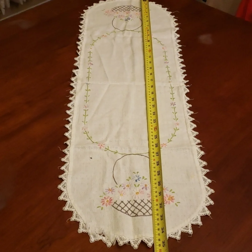 VINTAGE Hand Embroidered Table Runner Dresser Runner Oval 35